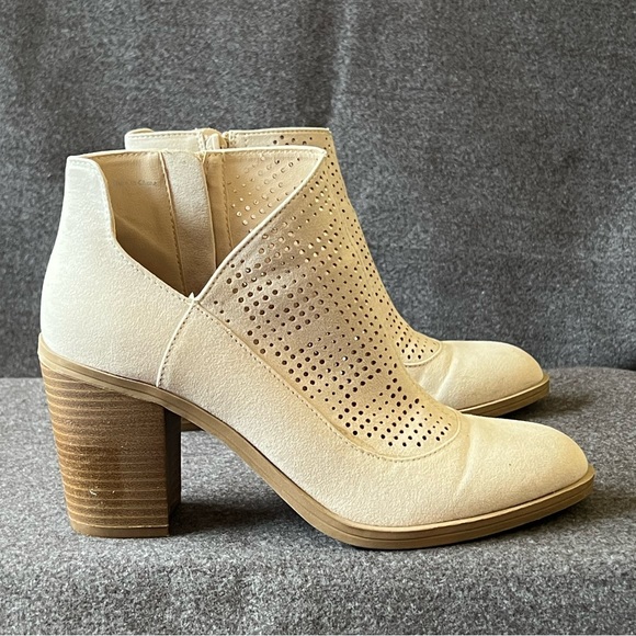 DV by Dolce Vita Shoes - DV Dolce Vita Ankle Booties